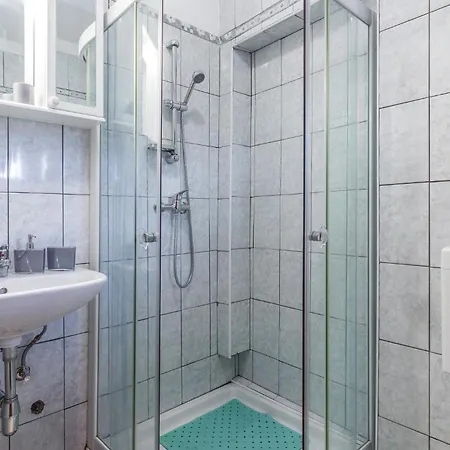 4 Bedroom Cozy In Puzari