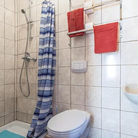 4 Bedroom Cozy In Puzari