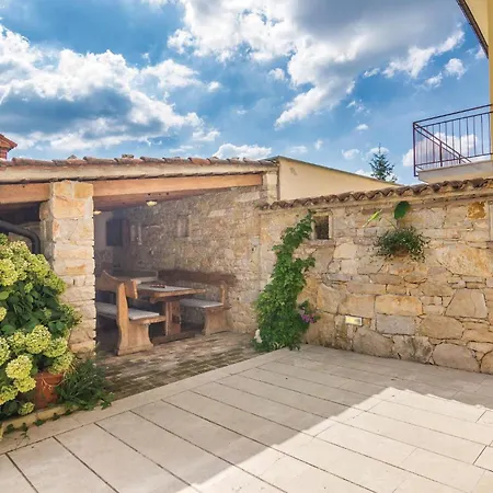 4 Bedroom Cozy In Puzari